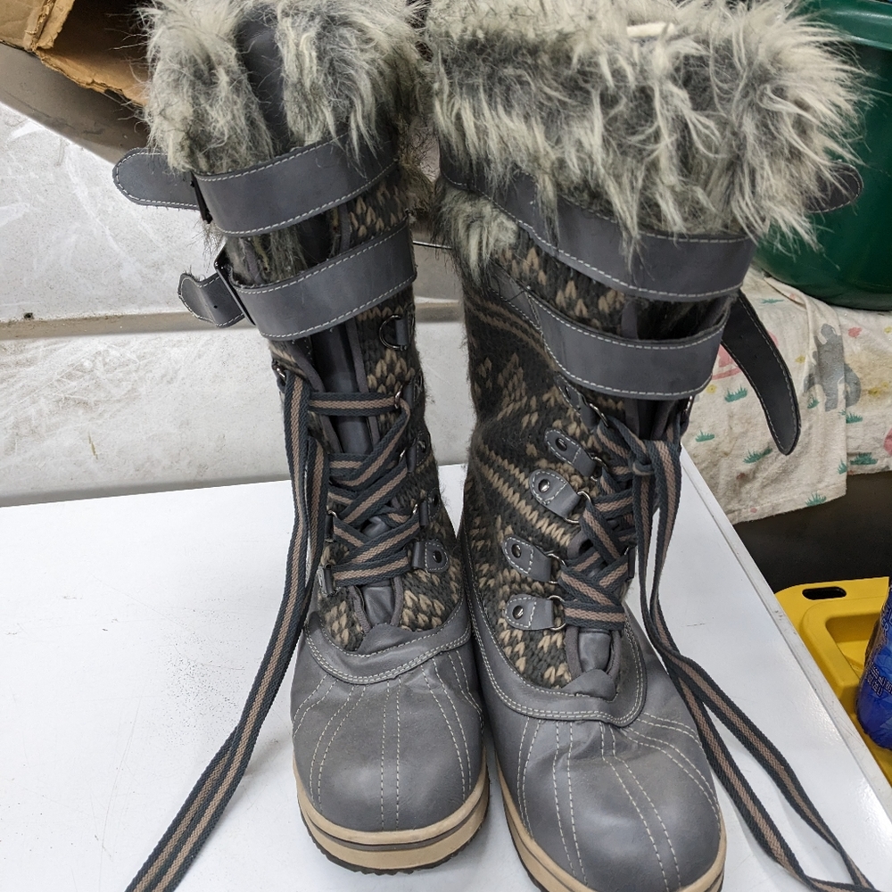 MUK LUKS Women's Boots Size 9